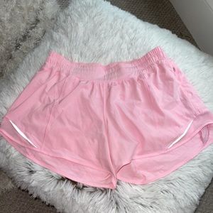 EUC Lululemon Hotty Hot 4 Inch Short Size 8